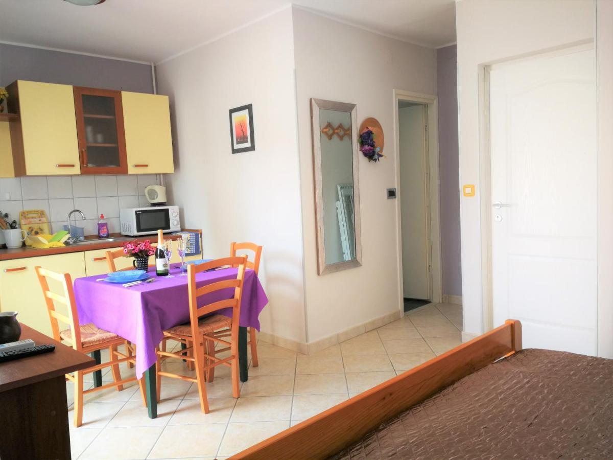 Apartments Bilic With Garden & Swimming Pool - 50M From The Beach Pjescana Uvala Esterno foto