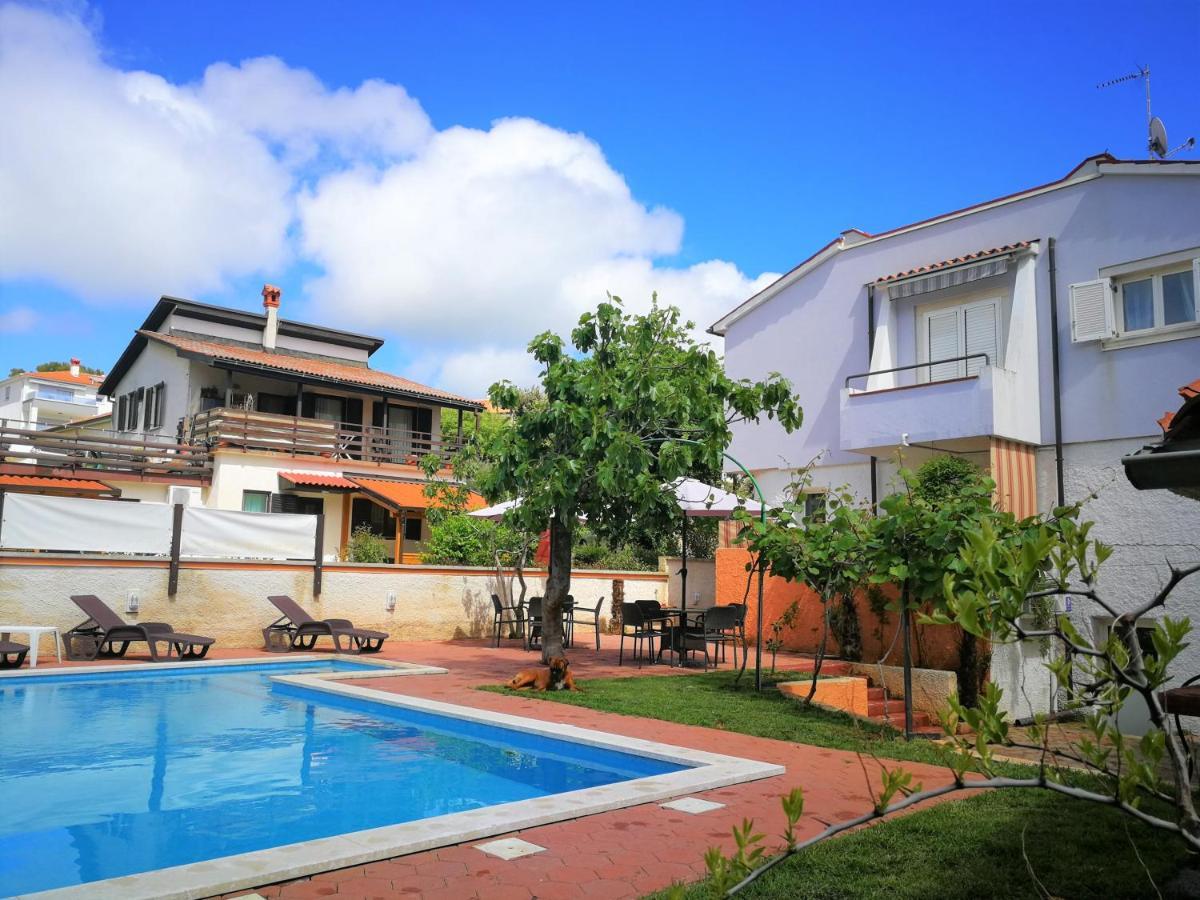 Apartments Bilic With Garden & Swimming Pool - 50M From The Beach Pjescana Uvala Esterno foto