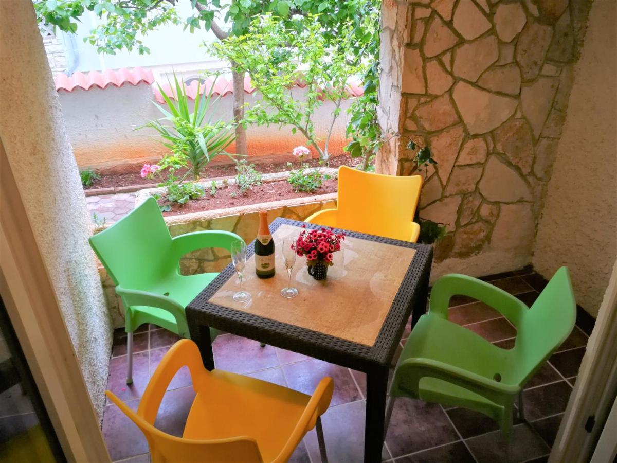Apartments Bilic With Garden & Swimming Pool - 50M From The Beach Pjescana Uvala Esterno foto